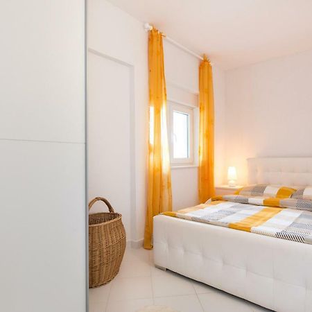 Apartments Bernarda Skrbčići エクステリア 写真