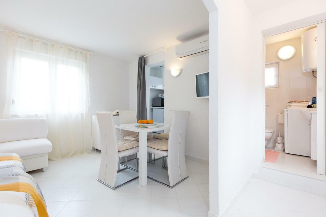 Apartments Bernarda Skrbčići エクステリア 写真