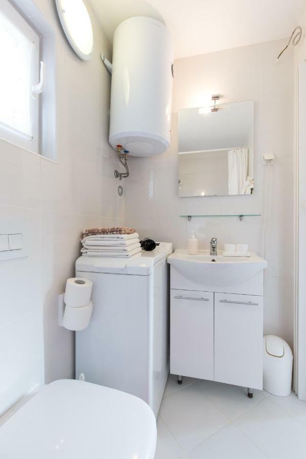 Apartments Bernarda Skrbčići エクステリア 写真
