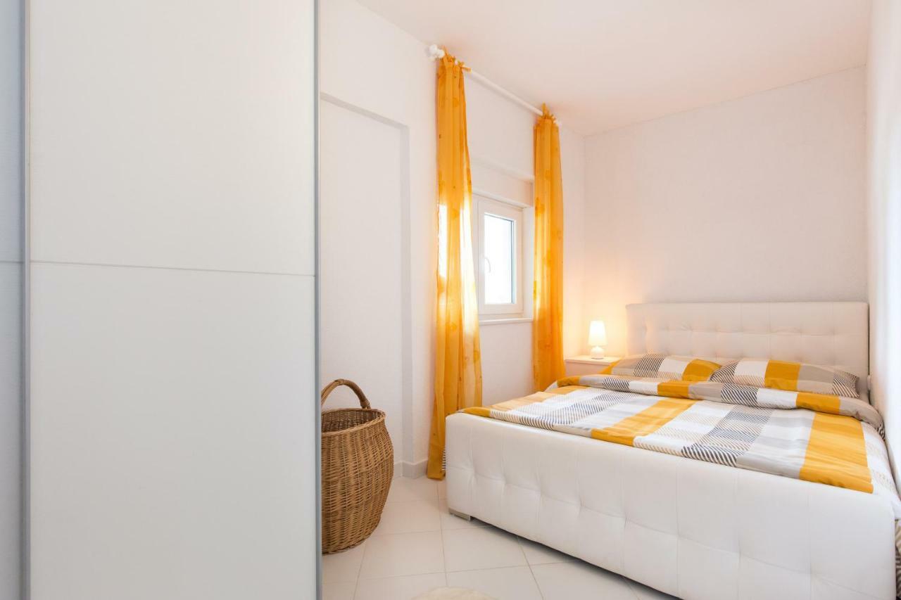 Apartments Bernarda Skrbčići エクステリア 写真