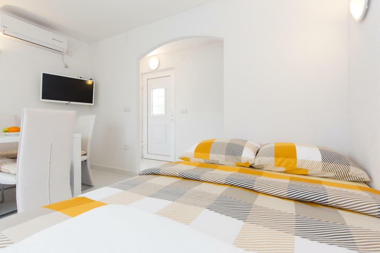 Apartments Bernarda Skrbčići エクステリア 写真