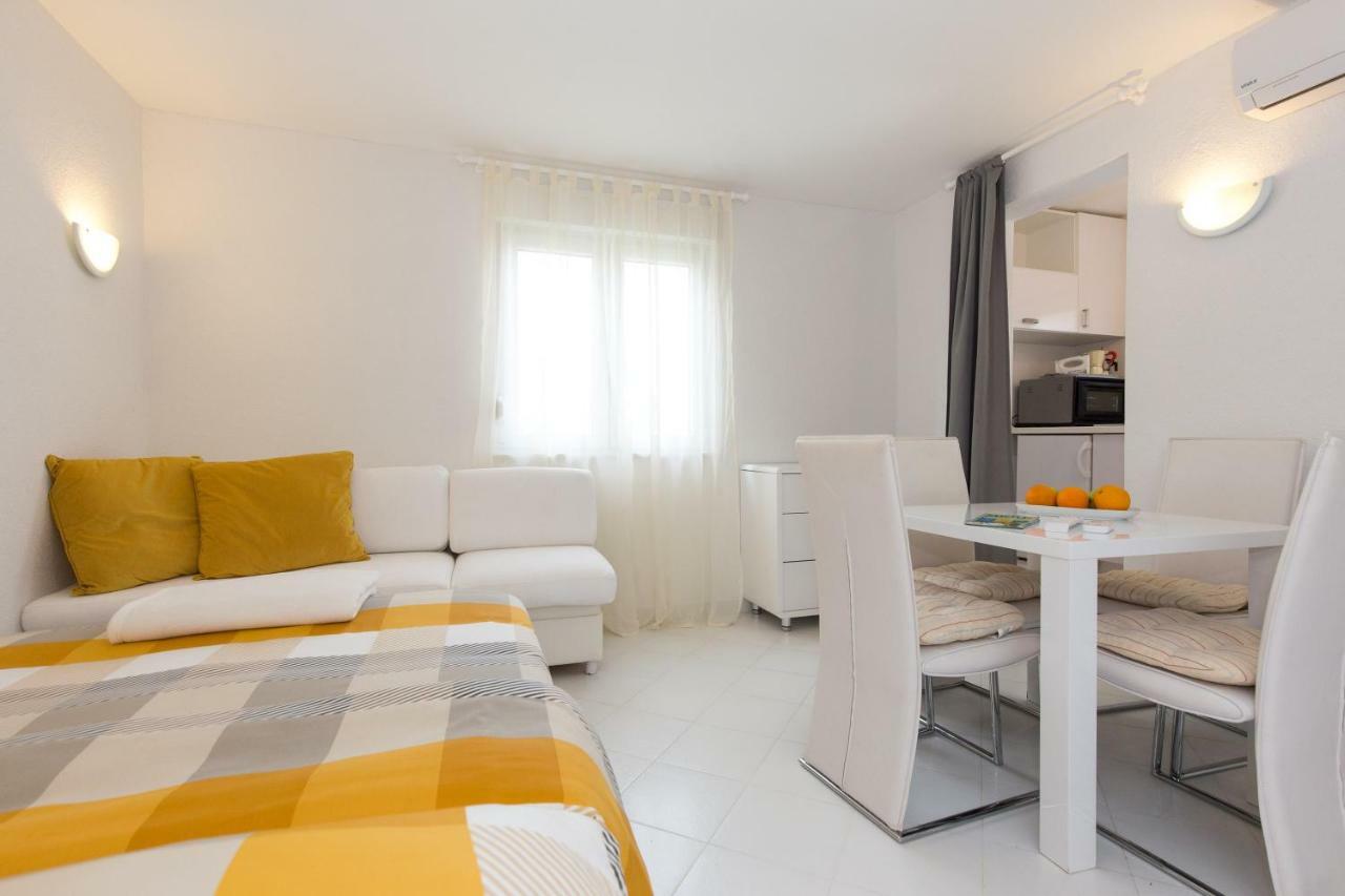 Apartments Bernarda Skrbčići エクステリア 写真